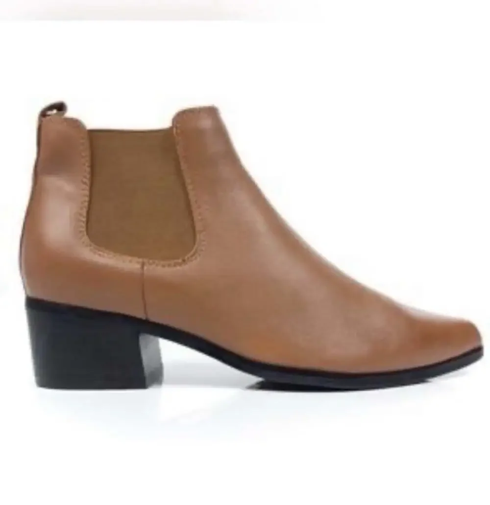 Blondo Emilia Leather Waterproof Chelsea Ankle Boots Pointed Toe Carmel Size 8